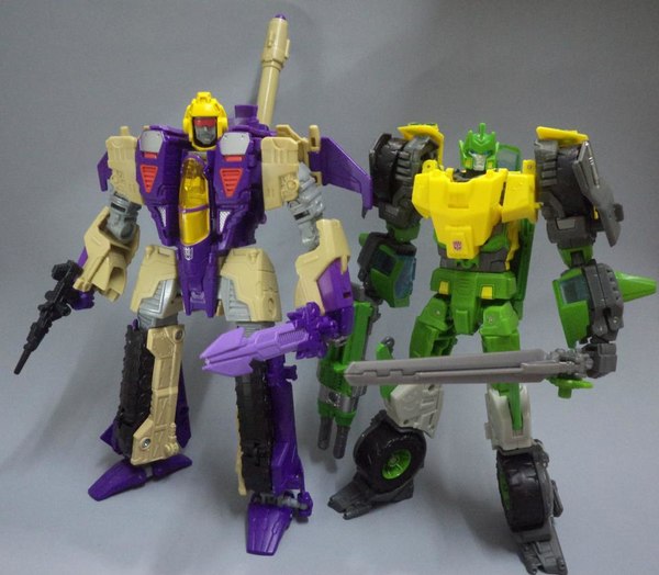 New Transformers Generations Blitzwing Versus Springer Images Show Triple Changer Awesomeness  (27 of 49)